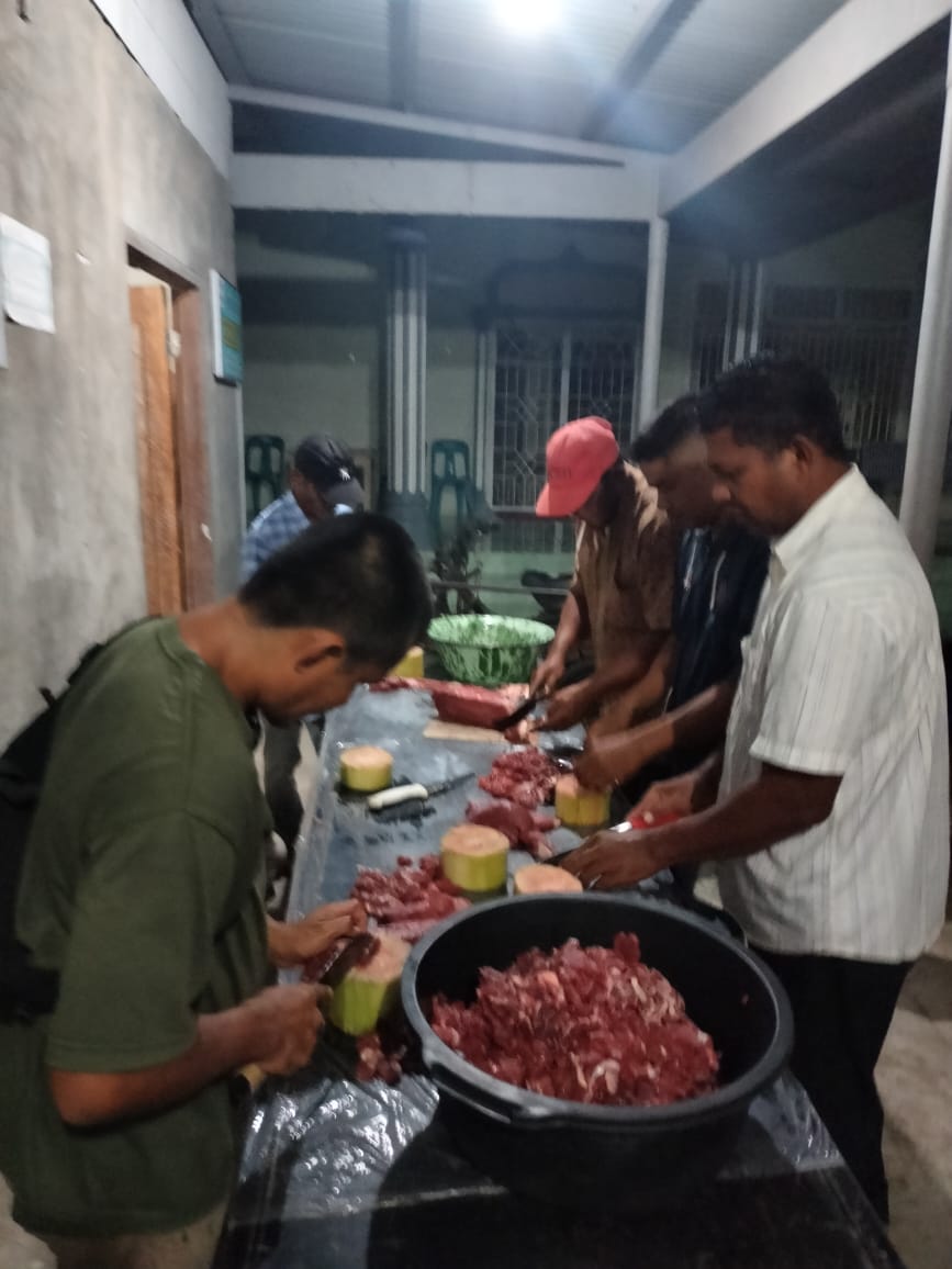 Persiapan Daging Untuk Acara Kenduri Tren Ue Blang Gampong Uteun Reutoh